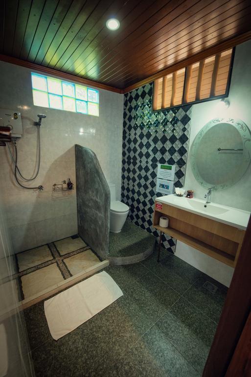 Koh Tao Seaview Resort Room photo